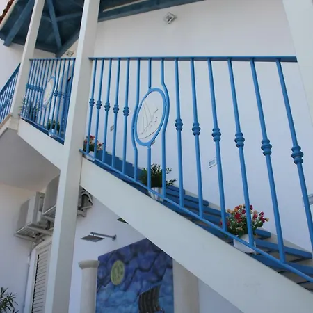 아파트 Oudeis Holidays 트로페아