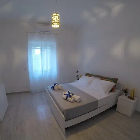 Oudeis Holidays Апартаменты *